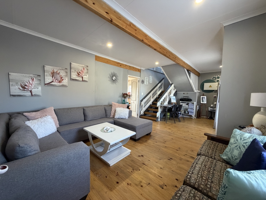 4 Bedroom Property for Sale in Kleinkrantz Western Cape